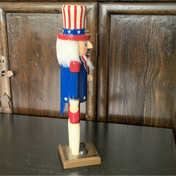 Vintage 2009 Uncle Sam Nutcracker with American Flag - Picture 14 of 16